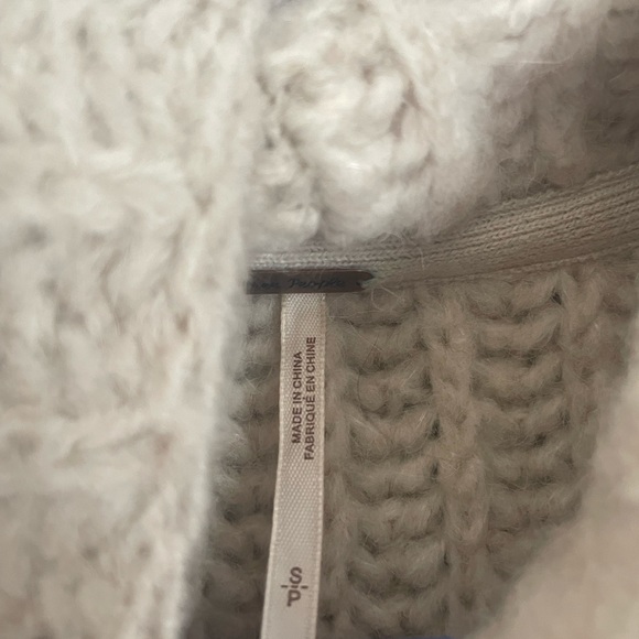 Free People cream turtle neck sweater size S - Picture 2 of 2